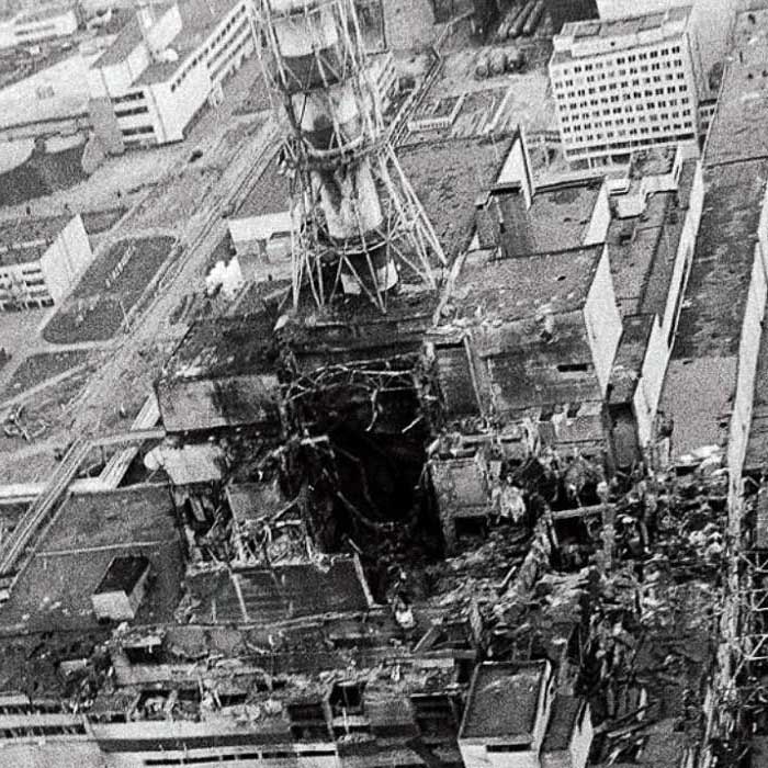 Четвертий реактор Чорнобильської АЕС після вибуху