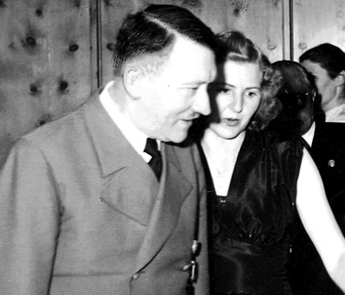 Адольф Гітлер і Єва Браун, 1943 рік