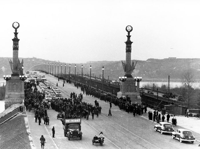 ÐÑÐ´ÐºÑÐ¸ÑÑÑ Ð¼Ð¾ÑÑÐ° ÐÐ°ÑÐ¾Ð½Ð°, 5 Ð»Ð¸ÑÑÐ¾Ð¿Ð°Ð´Ð° 1953 ÑÐ¾ÐºÑ Â© ÐÐ¸ÐºÐ¾Ð»Ð° ÐÐµÐ»ÑÐ½Ð¸Ðº (Ð· ÑÐ¾Ð½Ð´ÑÐ² Ð¦ÐÐÐ¤Ð¤Ð)